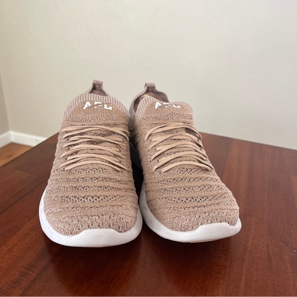 APL tech loom wave sneaker in blush - Picture 1 of 8